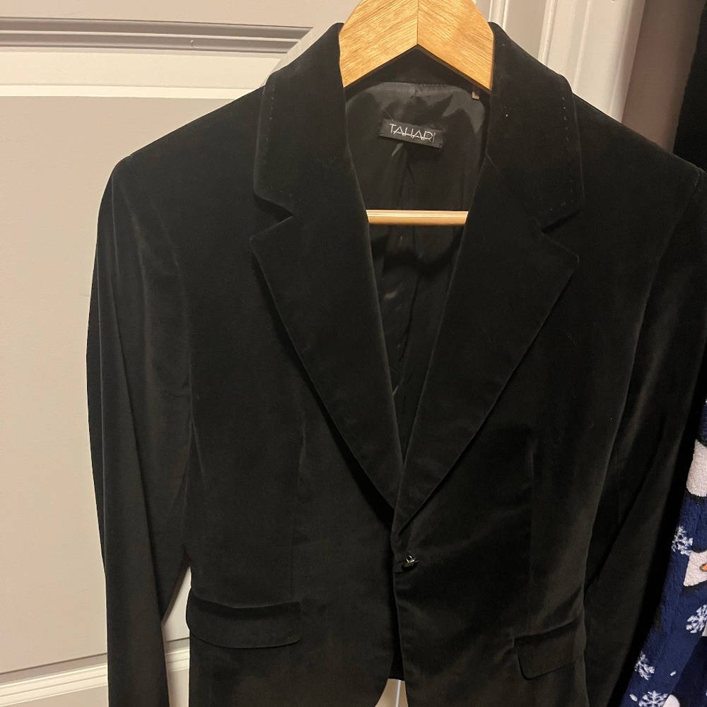 Tahari Blazer size 10